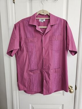 Vatpave Men's Short-Sleeve Guayabera Shirt in Magenta